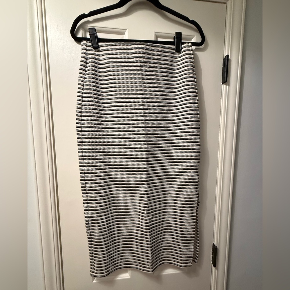 Striped Knit Pencil Skirt in Navy and White